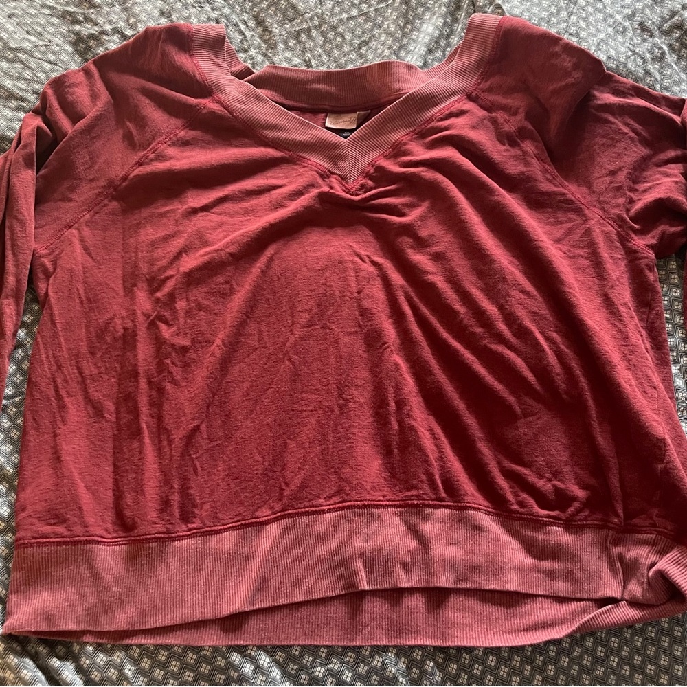 Universal Thread Women's Maroon V-Neck Sweatshirt